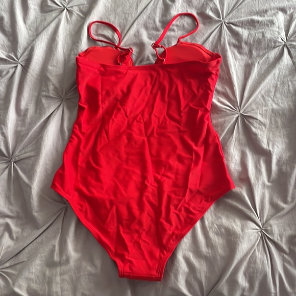 (Last 1) Rose rouge Eléa luxury 1 piece swimsuit in red with 3D rose accents - Picture 5 of 7